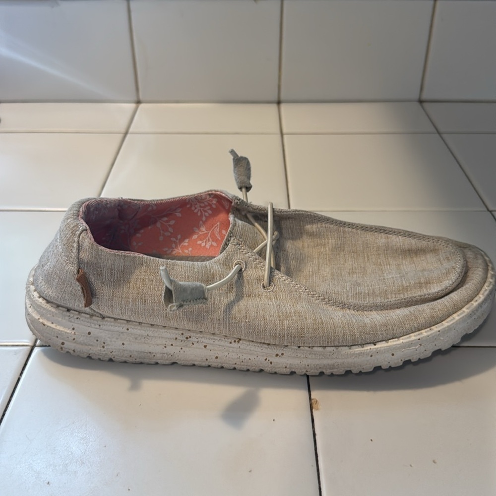 Hey Dude Women's Wendy Chambray White nut Color Slip on Shoes Size 8 - Picture 9 of 11